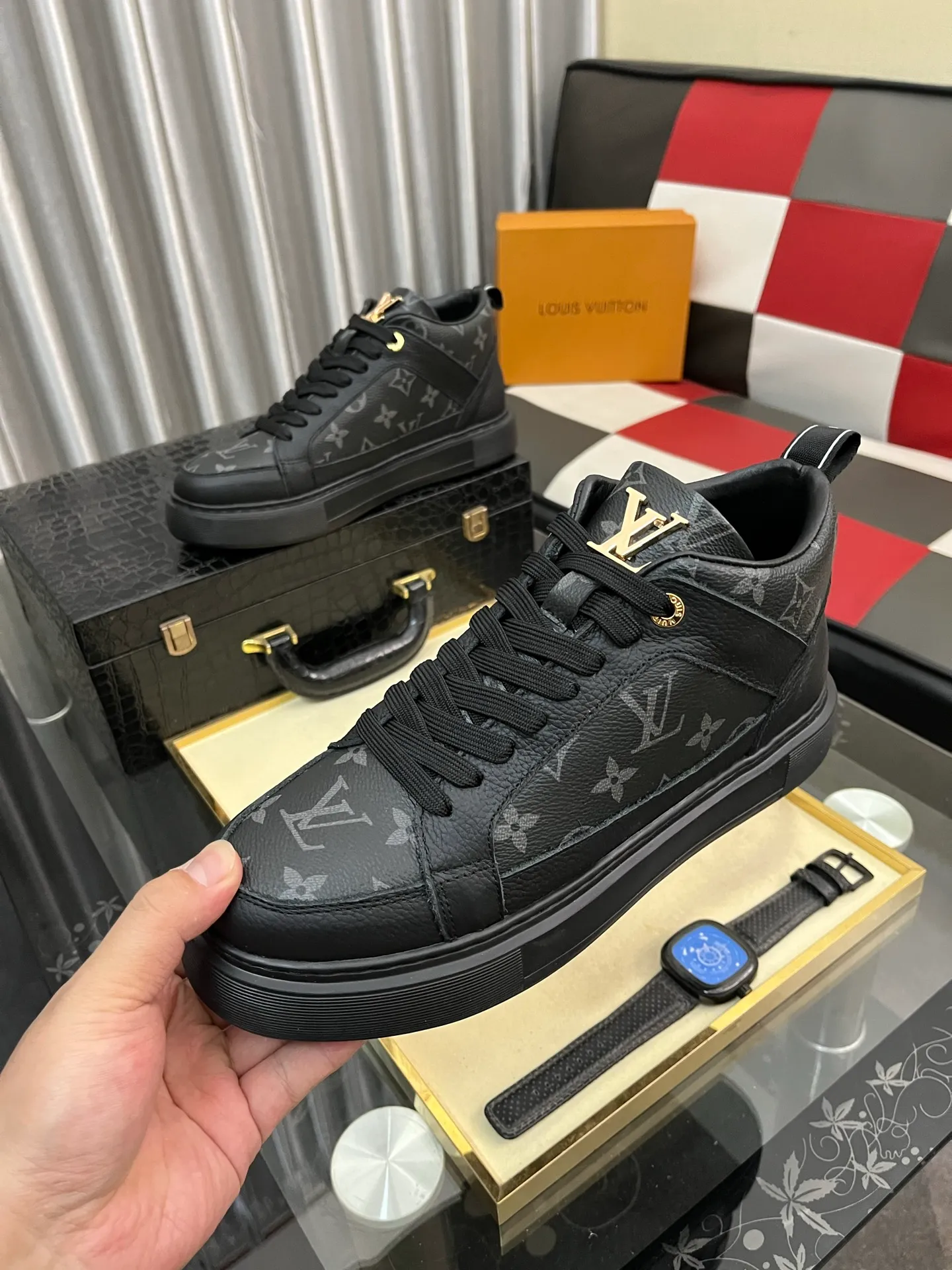 Ex-factory price: 438⌚️⌚️[LOUIS VUITTON] Same style as Louis Vuitton* official website 🚹Men's high-top casual shoes❤️Same style as popular celebrities and big names ~ Best-selling at home and abroad Lv focuses on the checkerboard series...Imported first-layer cowhide with special fabrics➕Full sheepskin lining➕Brand-specific hollow outsole, code number: 38-44
